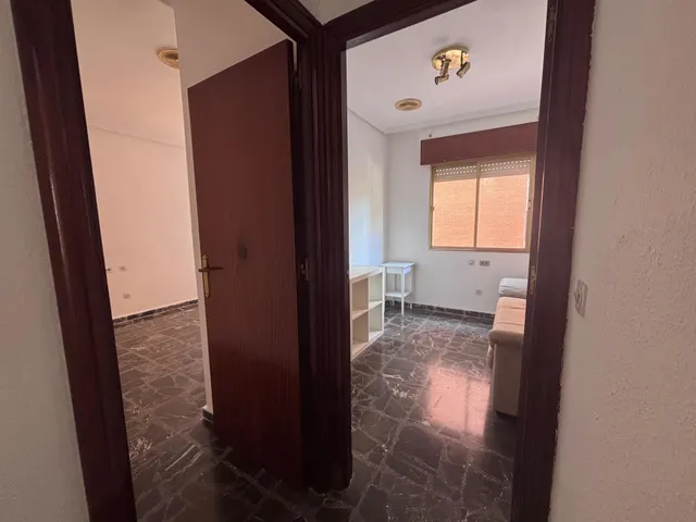 Piso para estudiantes muy luminoso de 3 dormitorios en la Alameda, Cartagena. — 12