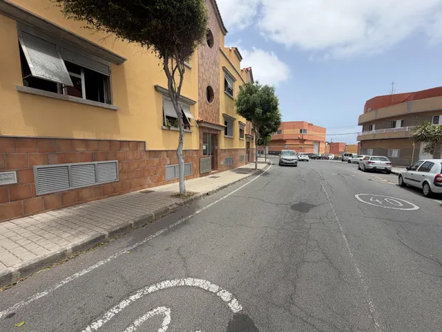 Piso 3 dormitorios con patio, suite y 2 plazas de garajes en Telde — 29