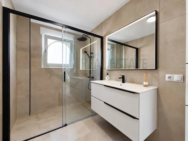 Chalet independiente con jardín y amplias terrazas en Lanuza, El Campello. — 16