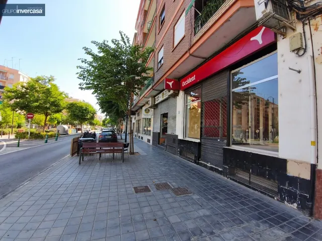 Local de 133m2 en 1ª línea comercial, frente al Ambulatorio 