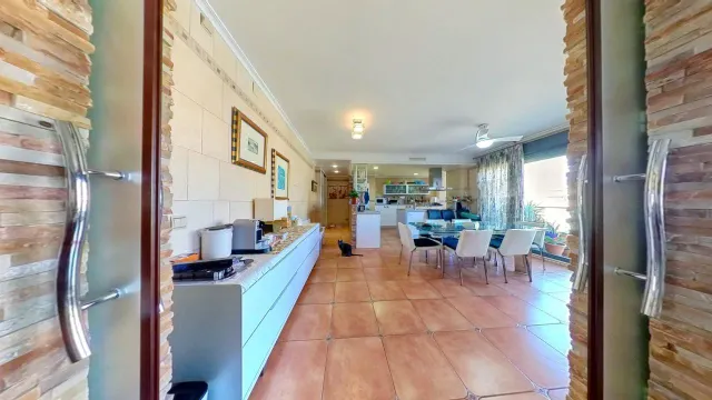 GRAN PISO DE 6 DORMITOTIOS CON PISCINA — 6