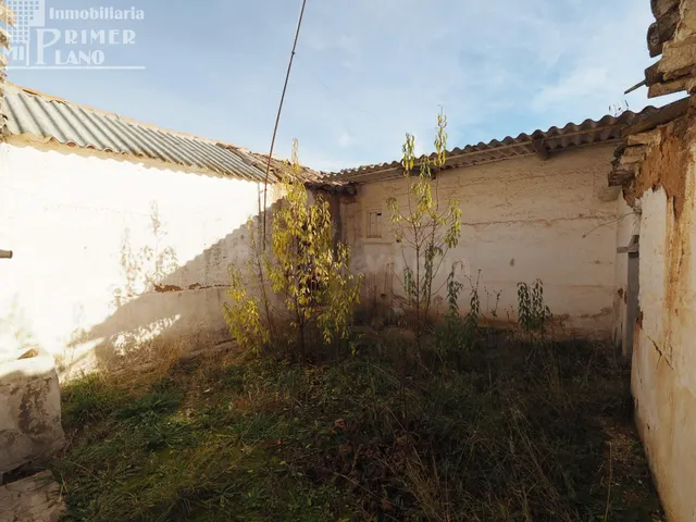 CASA PARA REFORMAR / DERRIBAR EN ARGAMASILLA DE ALBA, POR 42 - foto 3