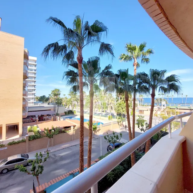 Precioso apartamento en Primerísima línea de playa!! - foto 2