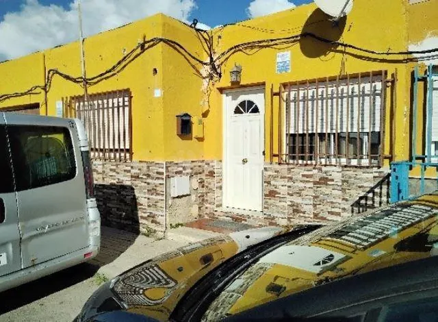 SE VENDE casa OKUPA en C Picos De Europa 26 de Ejido (El)