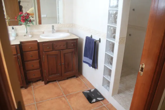 se vende casa adosada en el centro a tan solo 150 metros de la playa — 17