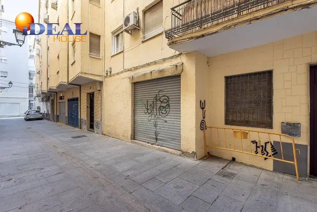 Estos dos grandes locales en pleno centro de Granada ofrecen una oportunidad única para tu negocio. — 15