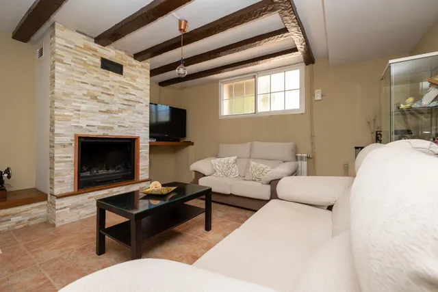 Preciosa Casa Pareada en Urbanización El Ventorrilo (Vegas del Genil) — 42