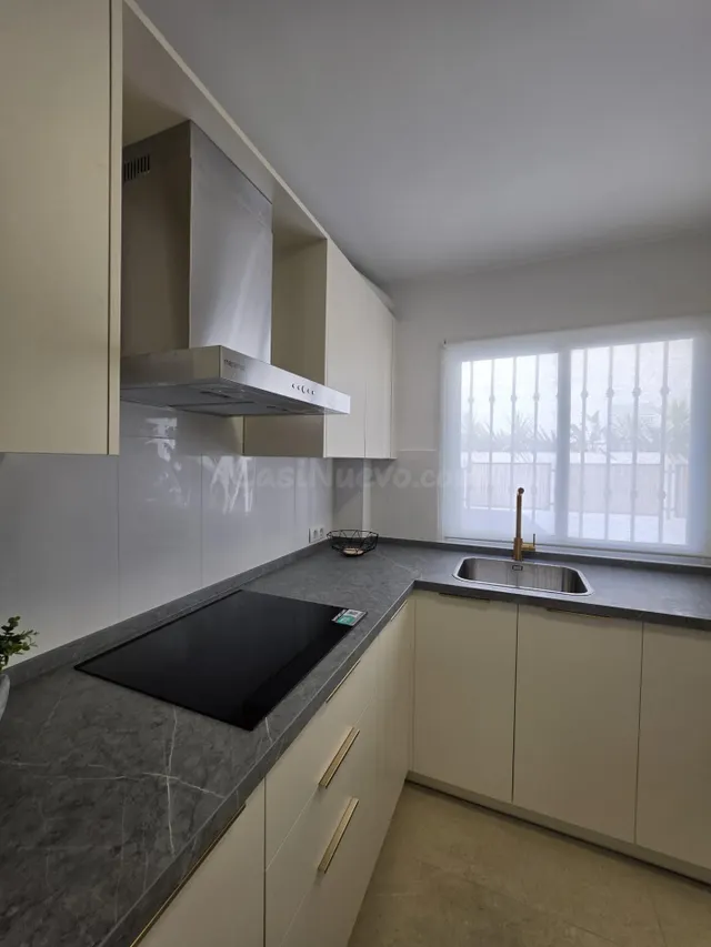 Chalet Adosado con Piscina Privada en Benalmádena | 4 Dormit - foto 5