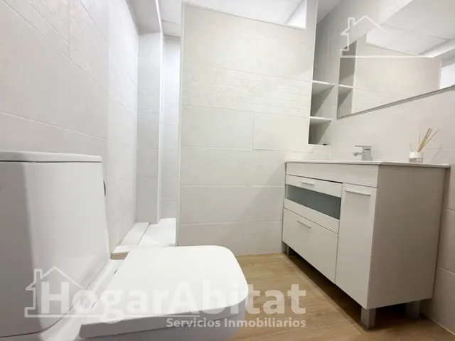 REFORMADO CON 4 DORMITORIOS Y BALCÓN — 40