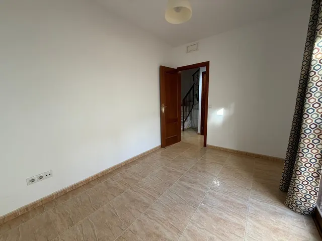¡Casa adosada con patio, garaje y sótano en La Victoria, Córdoba! — 19