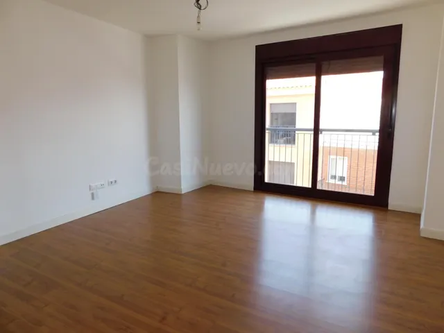 Piso Dúplex de 2 dormitorios, 2 baños, Garaje y Trastero - foto 2