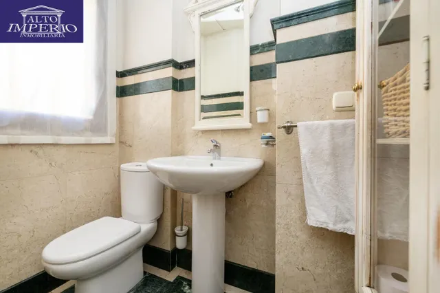 ESPECTACULAR CASA ADOSADA CON PISCINA INDEPENDIENTE — 10