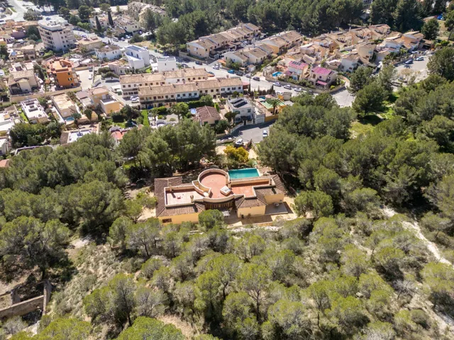 Chalet unifamiliar de 5 dormitorios y 5 baños, con piscina, garaje, ascensor y apartamento de invitados en Peguera (Calvià) — 39