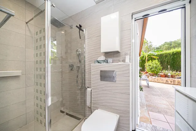 Planta baja totalmente reformada con jardín privado, sauna, piscina comunitaria y parking en Sa Coma — 19