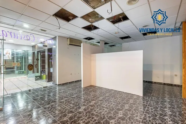 Local comercial en Pajaritos. — 22