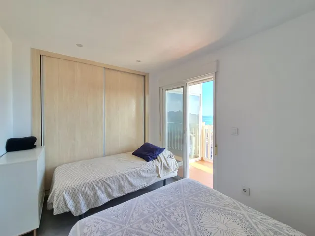 Apartamento situado en la urbanización Torre Luquillo, en el kilómetro 5,5 de La Manga del Mar Menor, que destaca por sus impresionantes vistas tanto al Mar Menor como al mar Mediterráneo. — 16