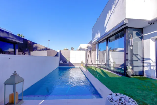 SE ALQUILA POR TEMPORADAS VILLA EN SANTIAGO DE LA RIBERA + P - foto 4