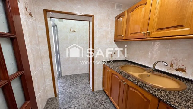Descubre este acogedor piso y su excelente comunicación con  - foto 4