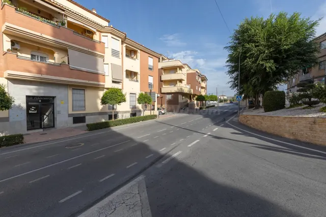 Casa independiente a 5 minutos de Granada en buen estado para entrar a vivir — 2