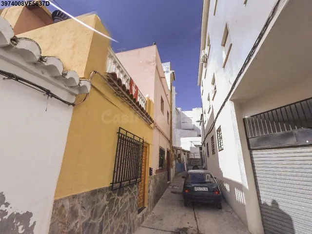 Se vende Casa Adosada OKUPADA en Calle Gracia 31 Motril, (Gr