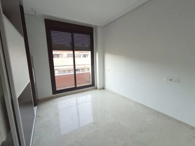 Luminoso piso de 3 dormitorios con terraza y piscina — 13