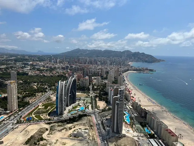 Se vende preciosos apartamento en Poniente con 2 dormitorios, 1 baño, parking y trastero — 41