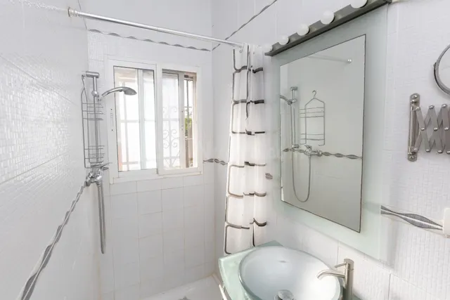 Espectacular chalet de 300 m2 con piscina privada en Camino de los Solanos, Alhaurín de la Torre — 10