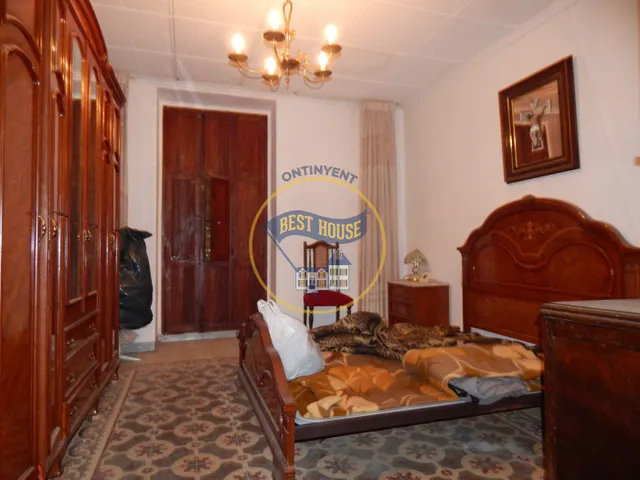 OPORTUNIDAD, AMPLIA CASA PARA REFORMAR EN AGULLENT — 8