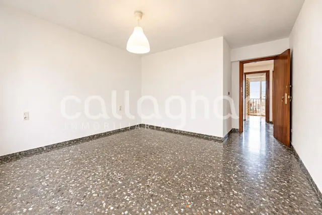 Piso con gran potencial de reforma en ruzafa – 4 habitaciones y 2 balcones — 27