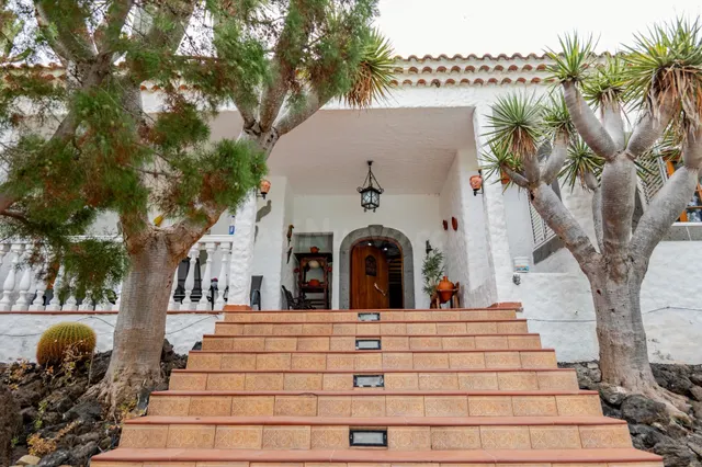 Finca de 20.000 m2 con vivienda principal, apartamento independiente y espacio para toda la familia — 50