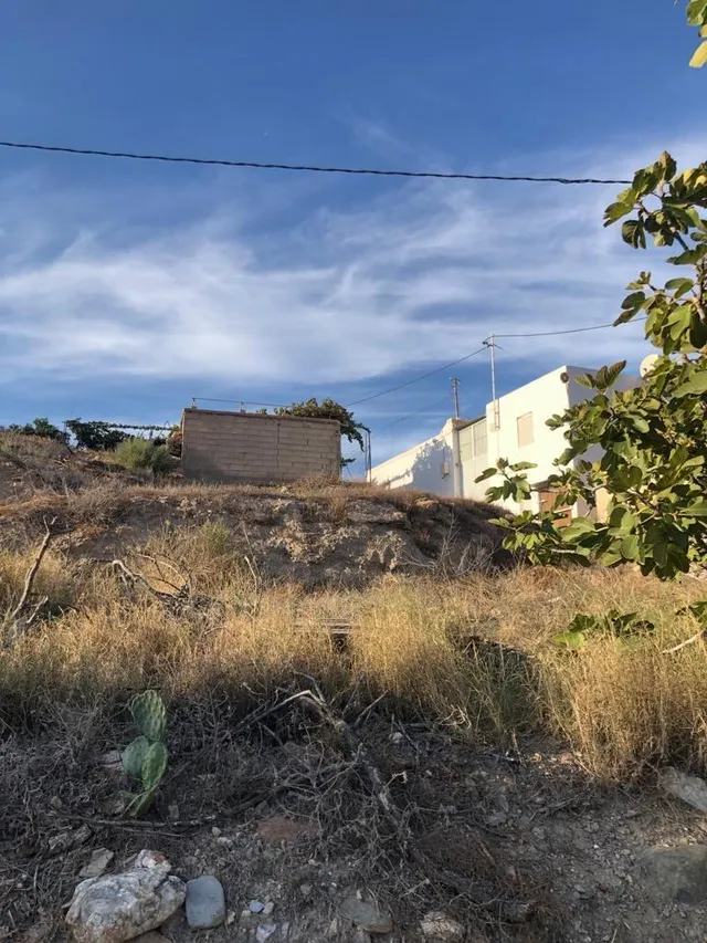 CASA EN RUINAS CON TERRENO — 3