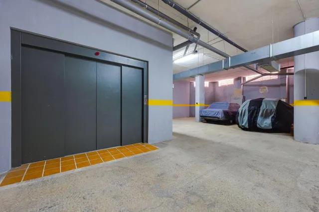 ÁTICO CON TERRAZA DE 32 M2 Y PLAZA DE GARAJE — 28