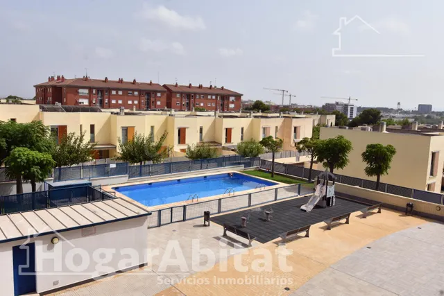 AMPLIO CON GARAJE, BALCÓN Y PISCINA - foto 2
