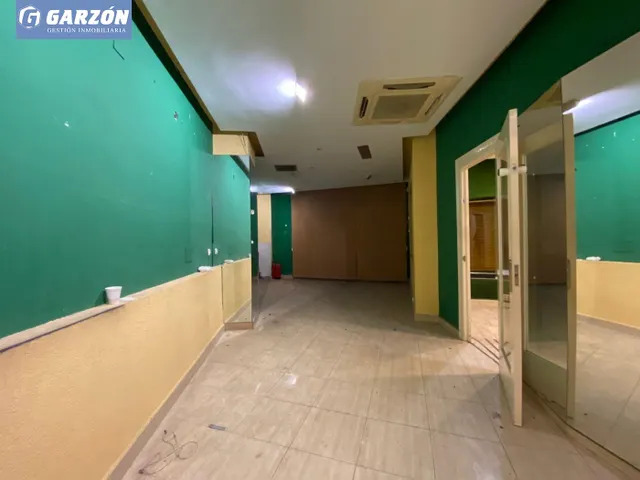 Gran local en Alquiler en Reyes Católicos — 15
