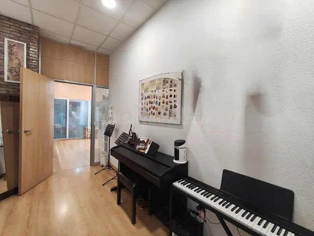 Amplio Local Comercial en Zona Avenida al Vedat, Torrent - O