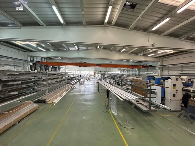 EXCELENTE NAVE INDUSTRIAL EN VENTA EN MONTCADA I REIXAC – ZO
