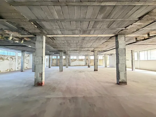 Local comercial 2800m² en venta - Estacion de autobuses — 24