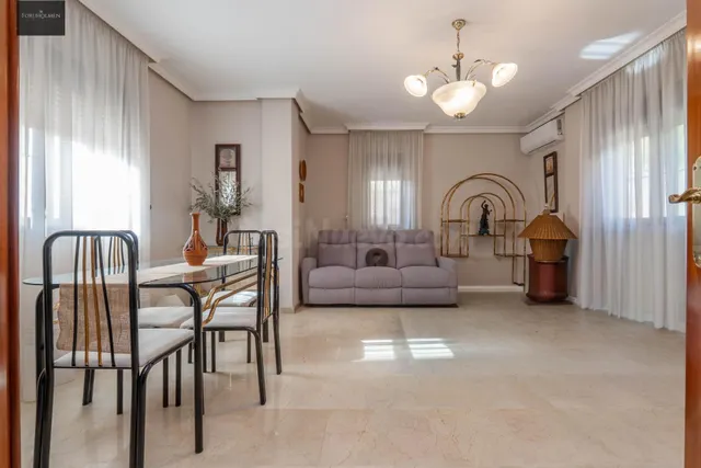 EXCLUSIVA VIVIENDA CON PISCINA PRIVADA EN URBANIZACIÓN "EL TORREÓN" EN ALBOLOTE. — 4