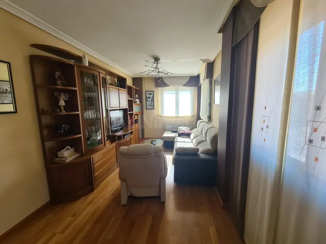 Se vende amplísimo apartamento, amueblado y equipado, cocina - foto 3