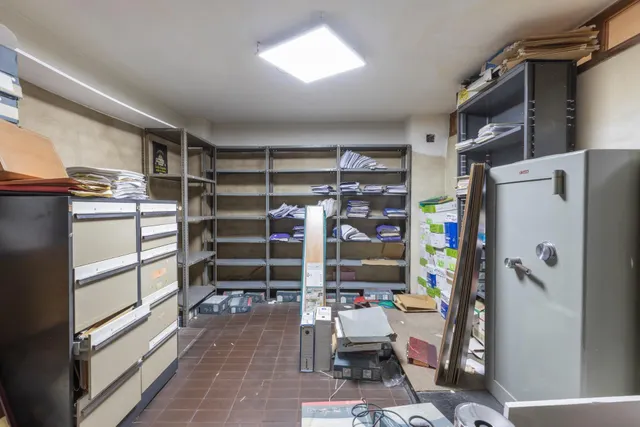 LOCAL COMERCIAL JUNTO A ÁNGEL GANIVET | ESPACIO Y UBICACIÓN. — 13
