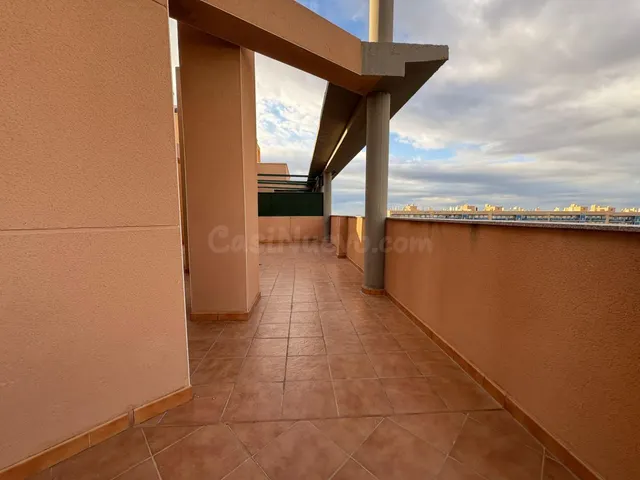 Ático de 3 Dormitorios y 2 Baños con terraza de 142 m2 y Pis - foto 3