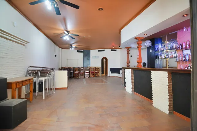 Bar 90m² en venta - Centro — 18