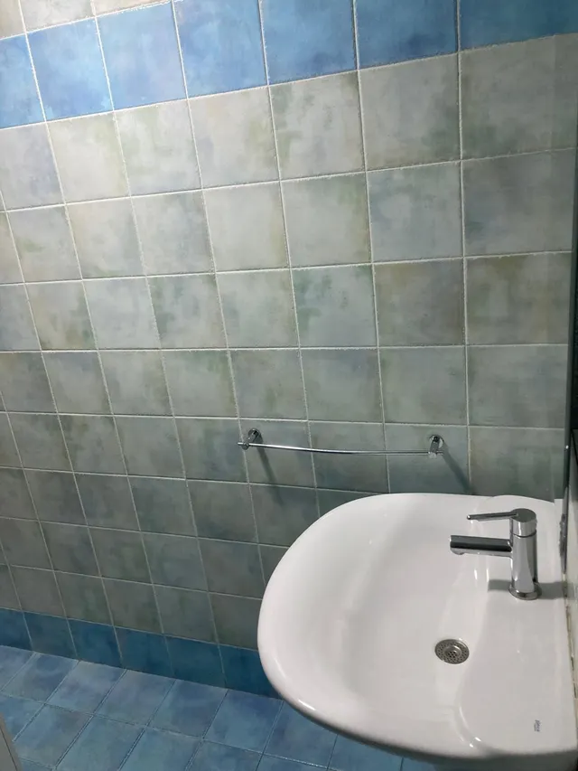 SE VENDE LOCAL MUY CÉNTRICO (para invertir) — 11