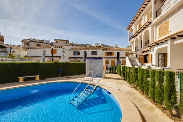 Bungalow de 3 dormitorios con piscina comunitaria en la playa de Los Locos — 42