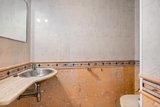 Villa con enorme jardín y piscina en pleno centro, a 5 minutos de la playa — 34