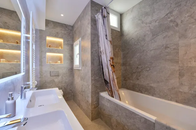 Piso 2 habitaciones 110m² en venta - Arxiduc — 23