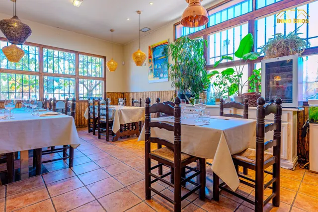 “Restaurante con licencia en 1.993 m2 de parcela y potencial para 3 viviendas en Hita” — 25