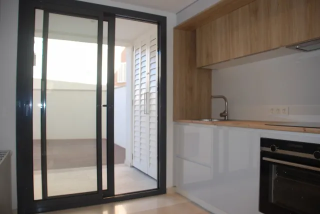 Piso a estrenar con terraza de 40 m2, parking y piscina en calle peatonal Nuredduna – Palma. — 32