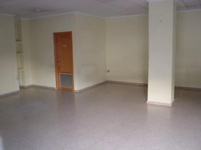 LOCAL EN VENTA Y ALQUILER — 3