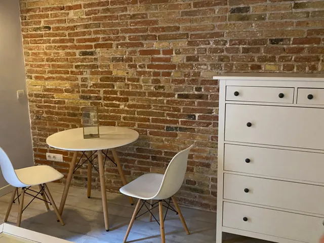 Apartamento con balcón junto a Passeig Sant Joan – Eixample — 4